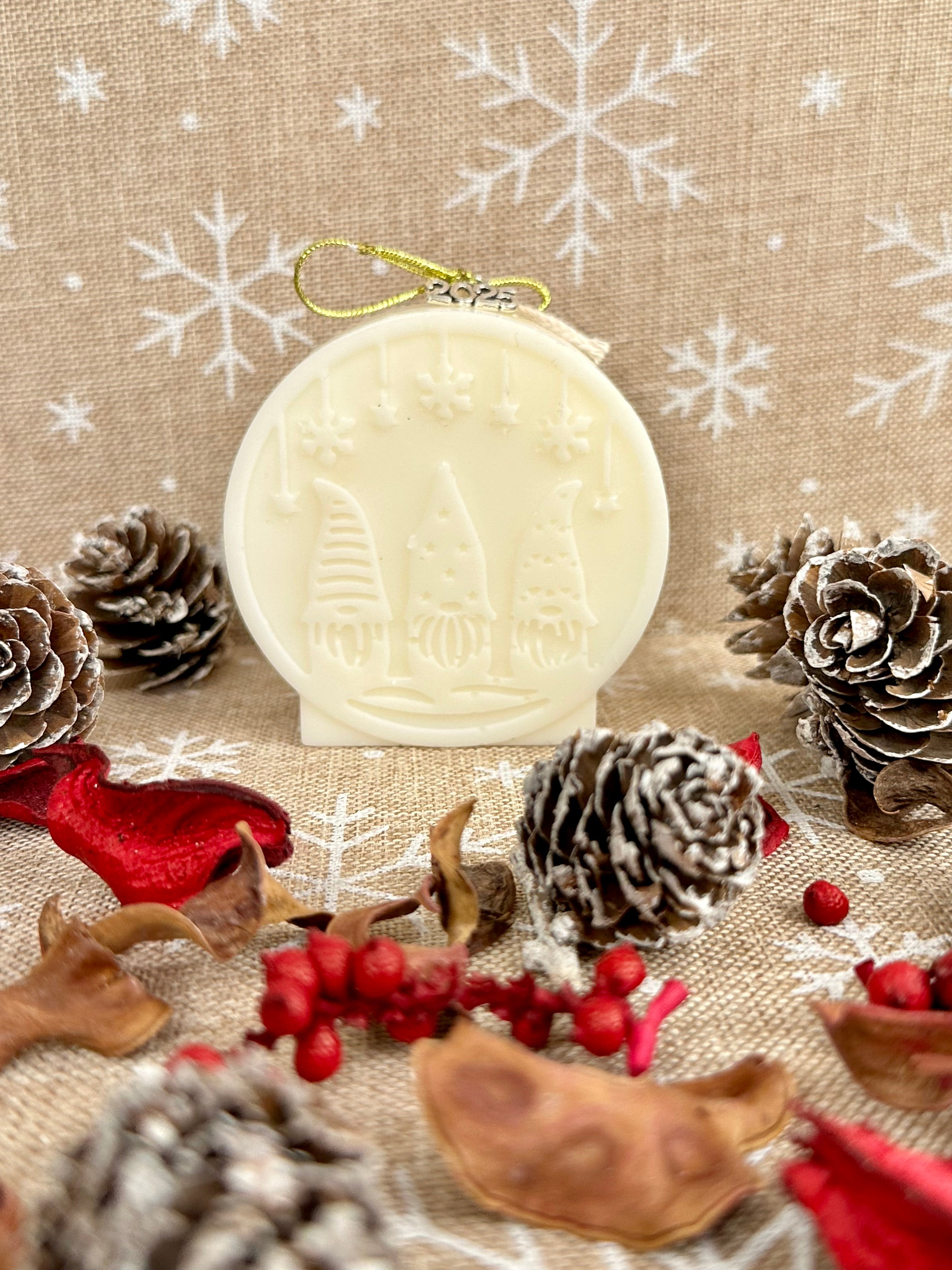 SNOWBALL CANDLE "THREE DWARFS"